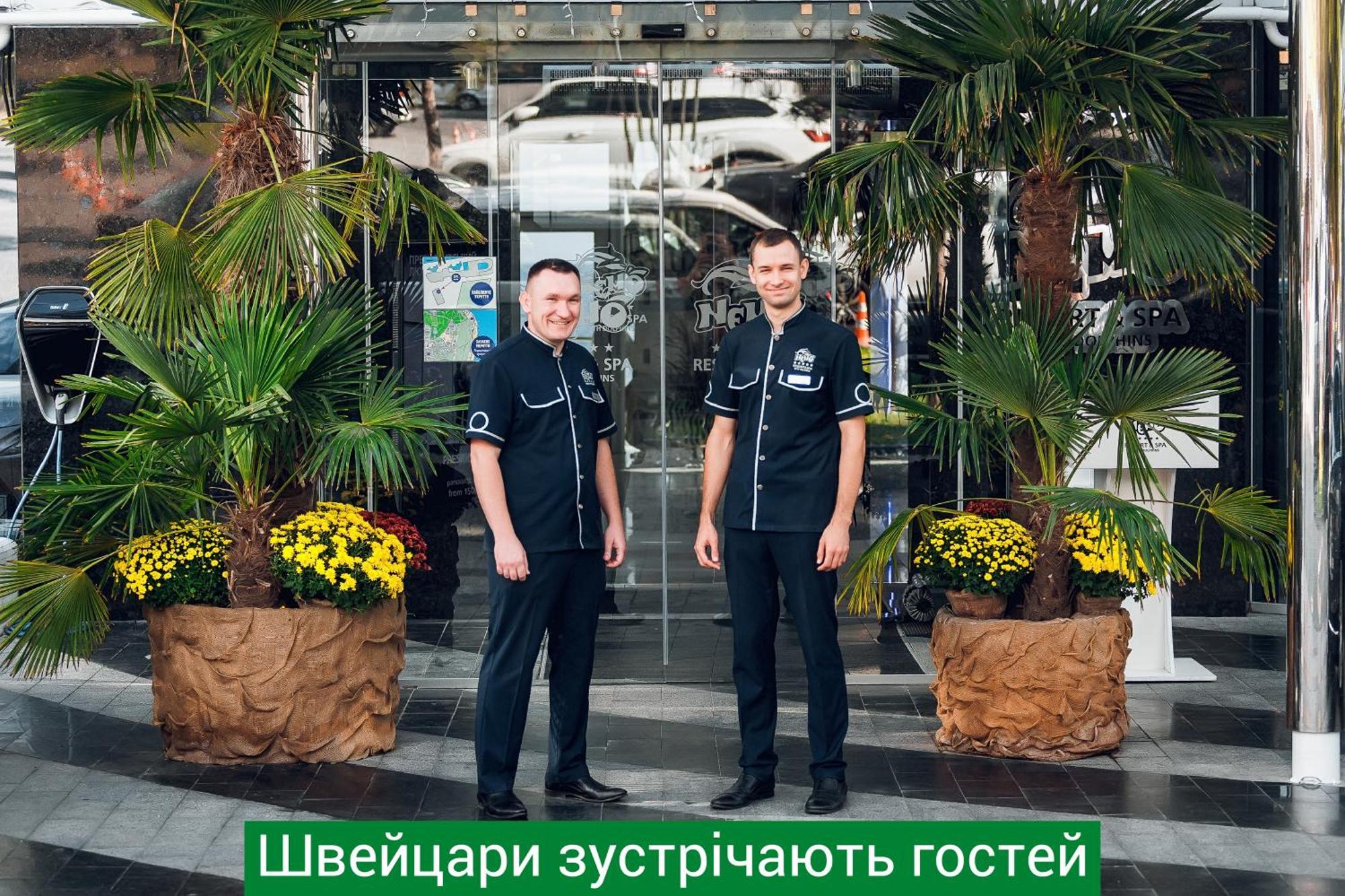 Nemo Hotel Resort & Spa Odessa Eksteriør billede Concierge at the entrance of a hotel in Kiev, Ukraine