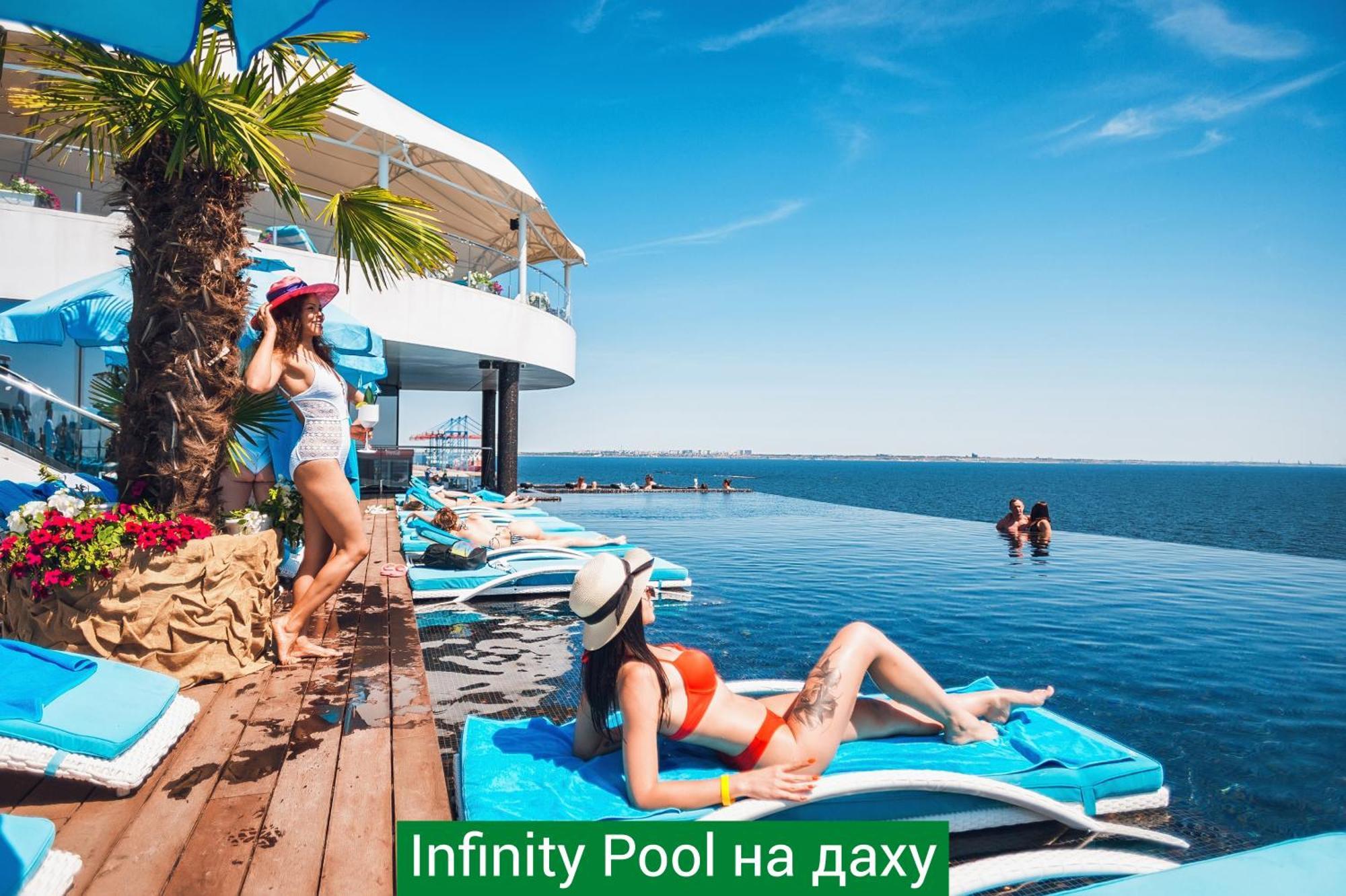 Nemo Hotel Resort & Spa Odessa Eksteriør billede Infinity pool at the Black Sea
